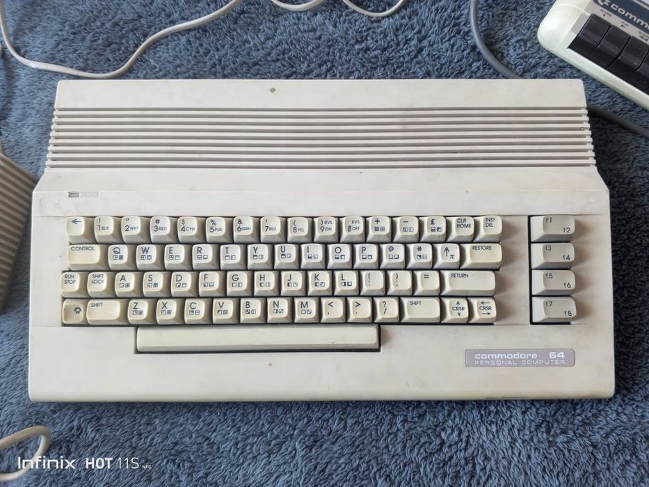 Commodore C64 komputer PRL