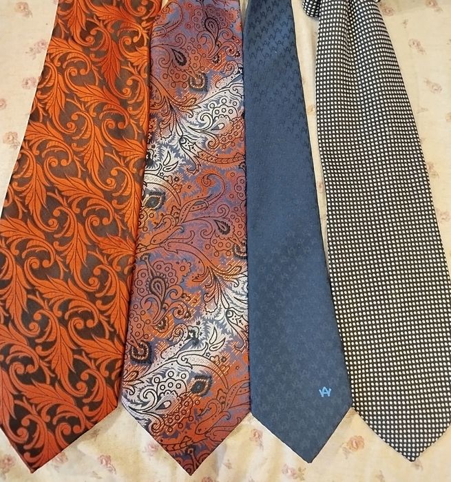 Продам новые галстуки
