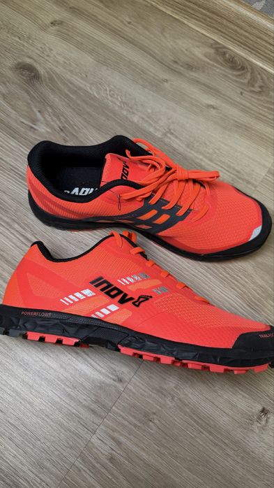Кросівки для бігу INOV8