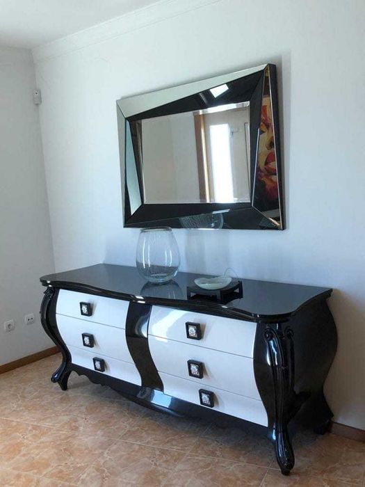 Cómoda estilo antigo