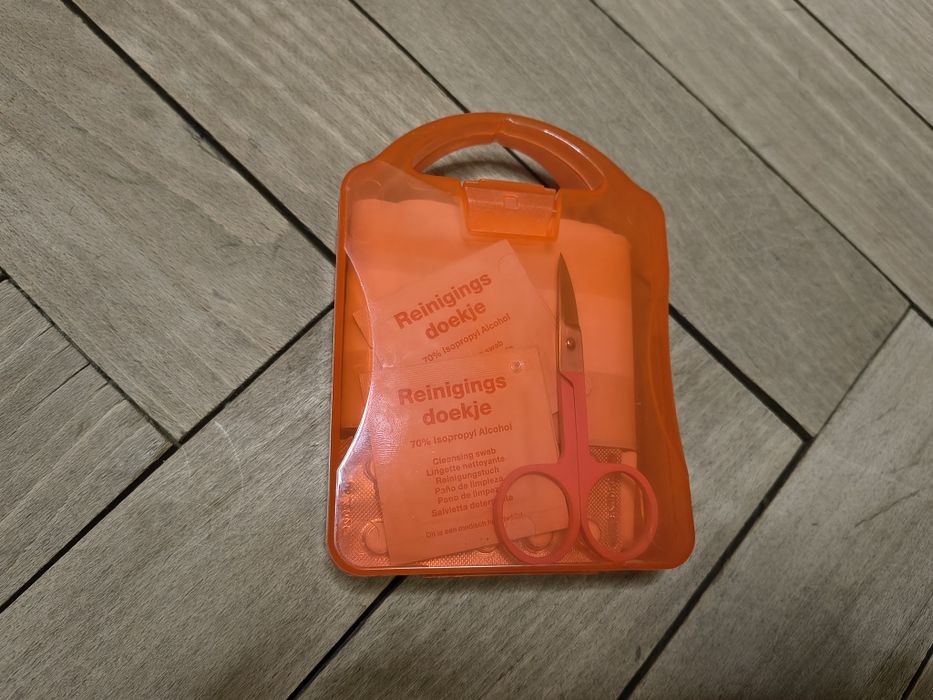 Mini mała apteczka pojemnik na plastry leki do torebki na wyjazd