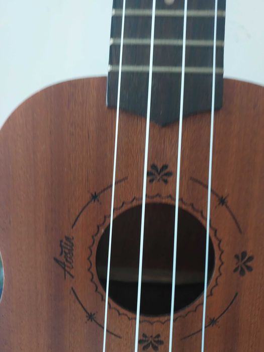 Ukulele sopranowe  machoniowe + akcesoria