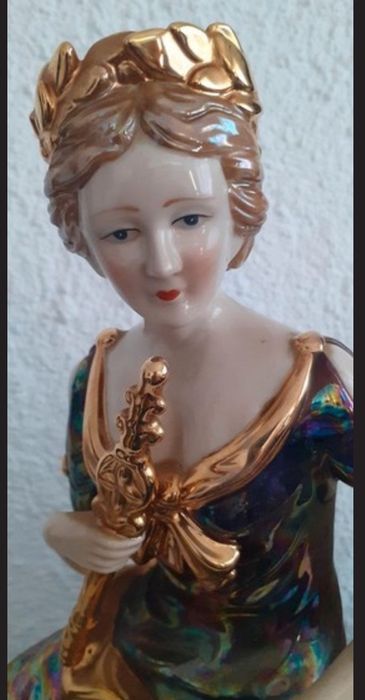 Relógio em Porcelana belíssima antigo a funcionar