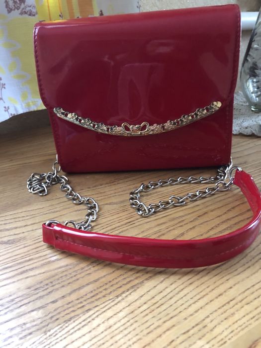 Сумка червона з лакованої шкіри