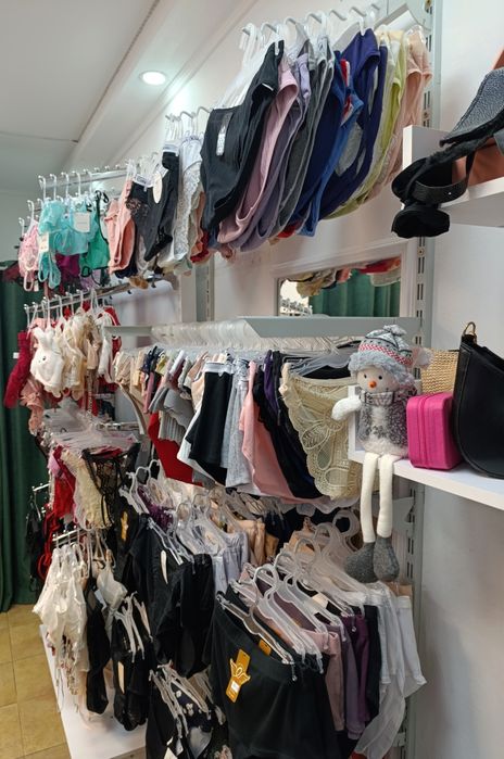 Продаж діючого магазину білизни та аксесуарів