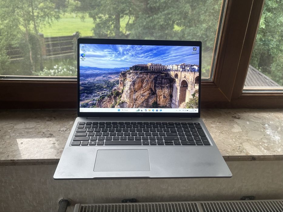 Ноутбук Dell Precision 3560 i5-1145g7 Nvidia Quadro T500 8gb Ram 256gb NVME 15.6” HD TN