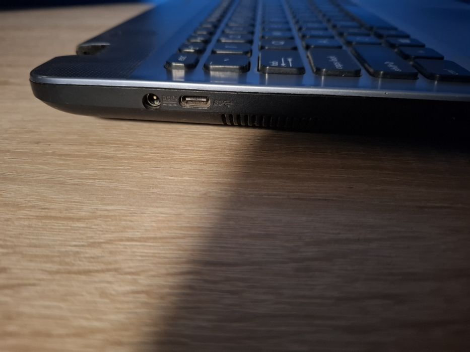 Laptop Asus R541N z ładowarką bez matrycy