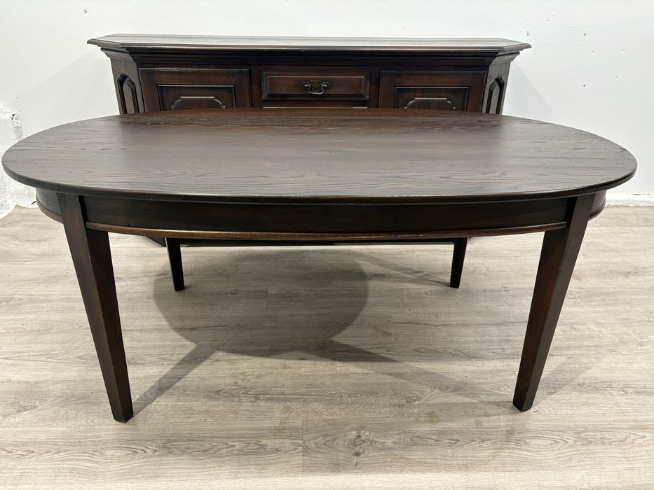 Stylowy ciemny komplet stołu z krzesłami