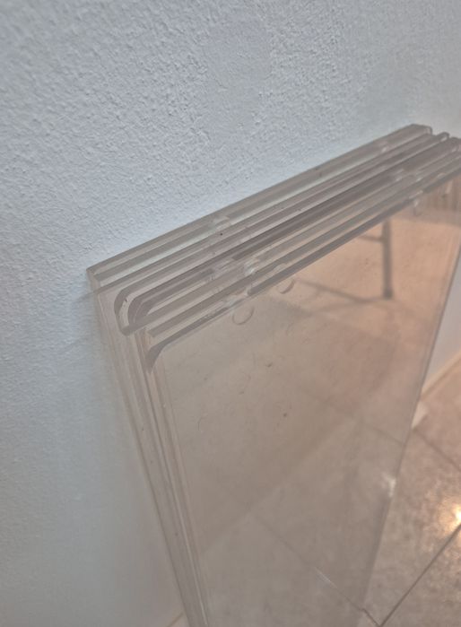 Prateleiras em vidro acrílico 94x25,5cm