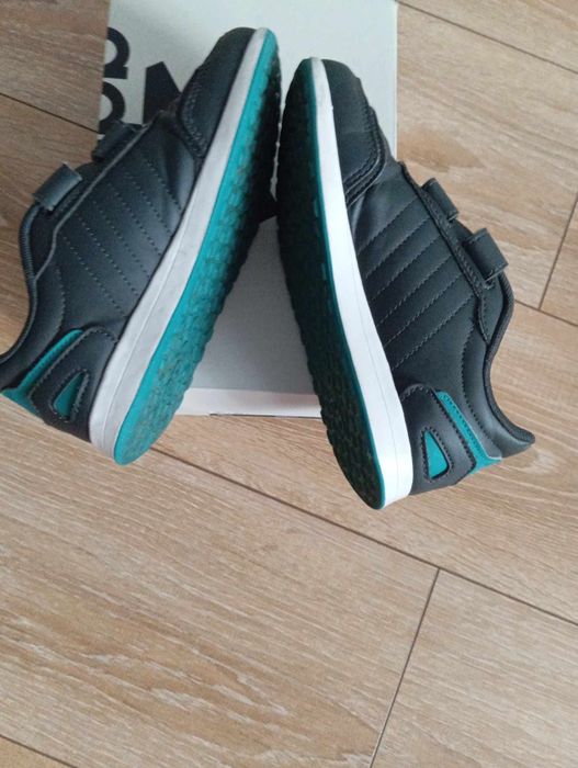 Sprzedam chłopięce buty Adidas