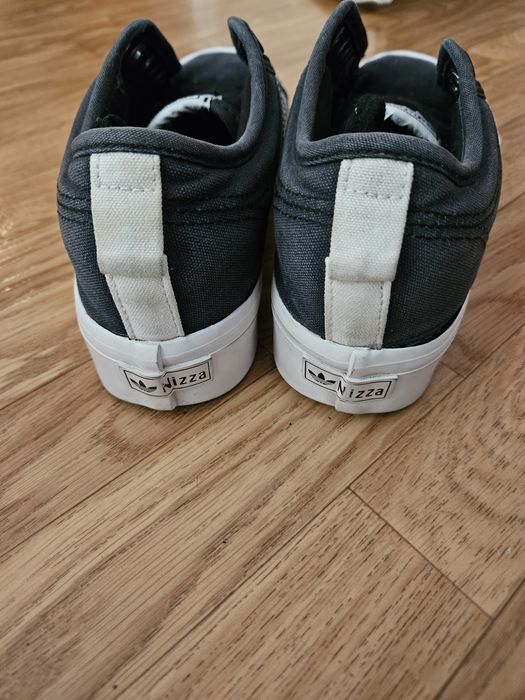 Adidas Nizza. 40.5