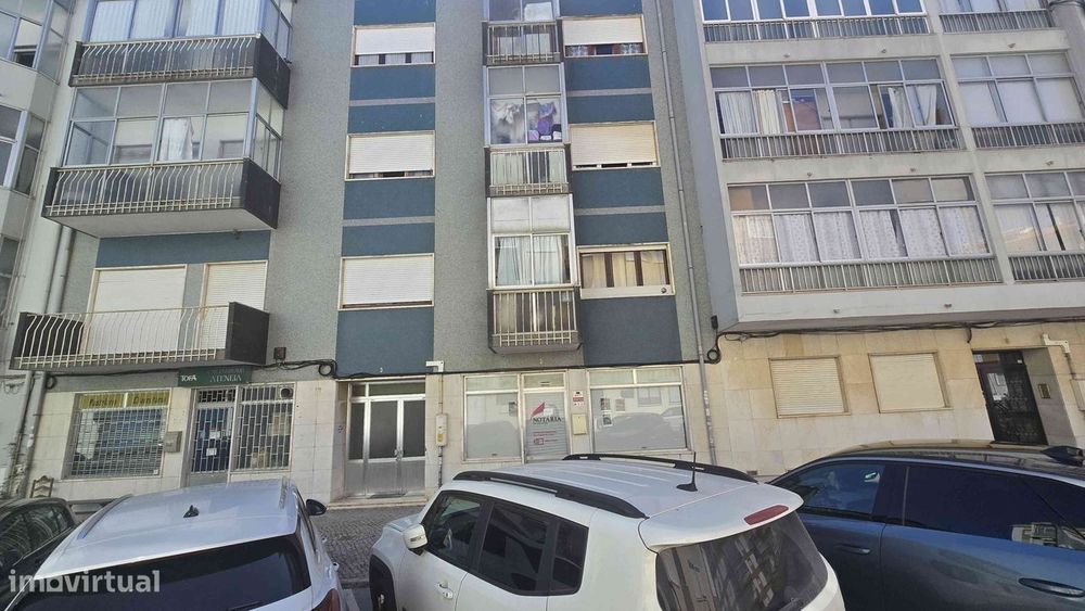 Apartamento T3 centro Corroios com inquilino