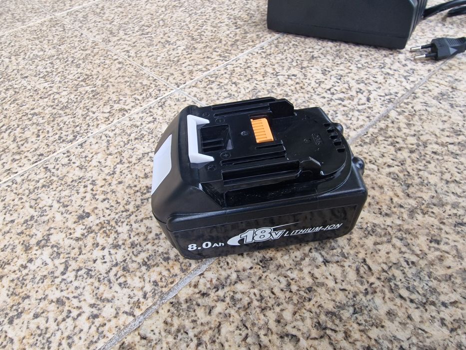 carregador rápido compatível com baterias Makita, modelo ⁠DC18RC  mais 1 baterias