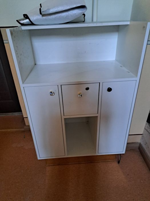 Recepcja  , wysoki połysk, z lekkim uszkodzeniem na rogu.