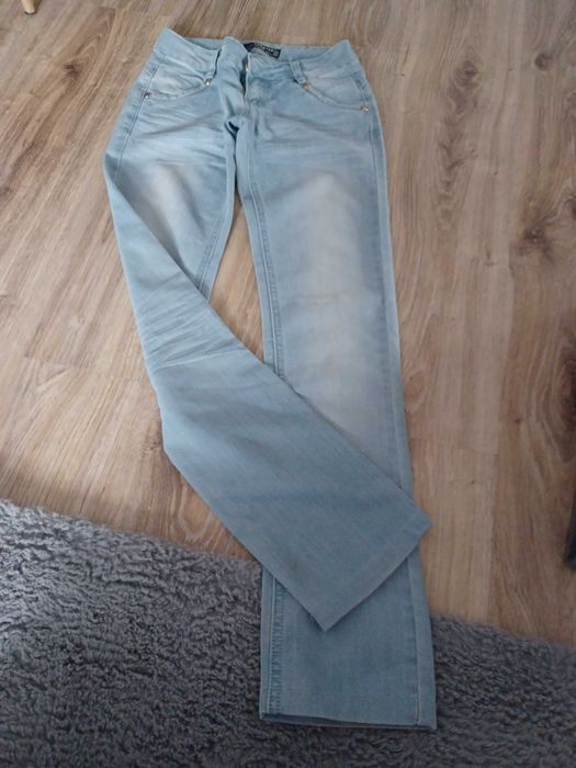 Spodnie jasne rurki