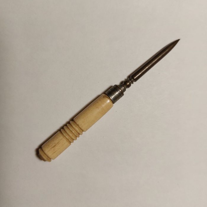 Конусне шило с костяною ручкой антикварне