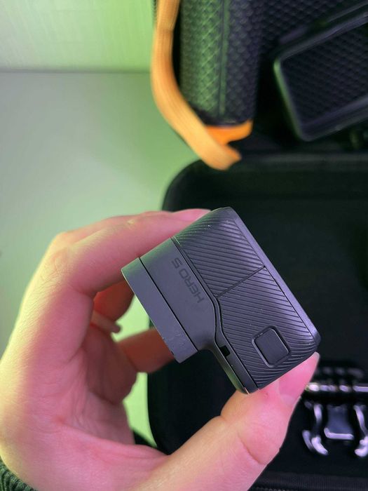 Екшн-камера GoPro Hero 5 в кейсі