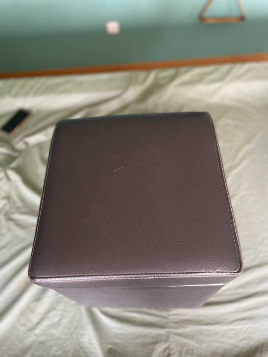 Puff estilo banco preto