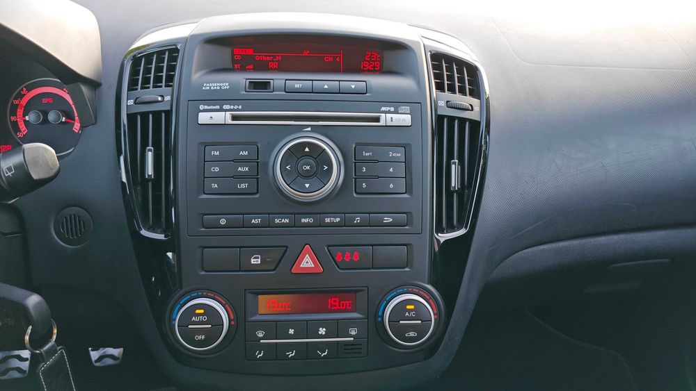 Kia Ceed 1.6 CRDi 128cv TX (1 Só Dono) – Junho 2012