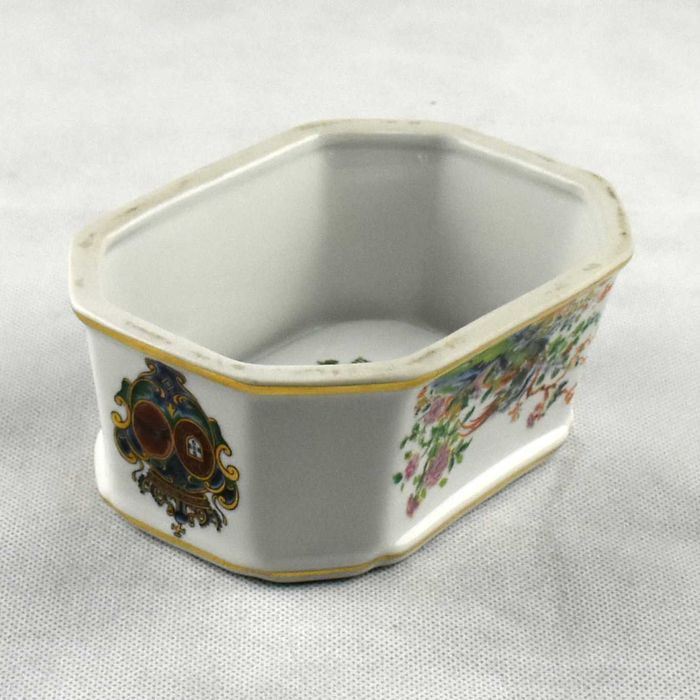Saleiro porcelana Vidal Arte com brasão da Monarquia