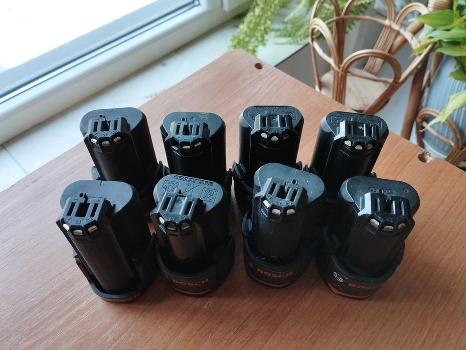 Mix 8 akumulatorów Li-Ion Bosch 12V 2,0Ah i 3,0Ah