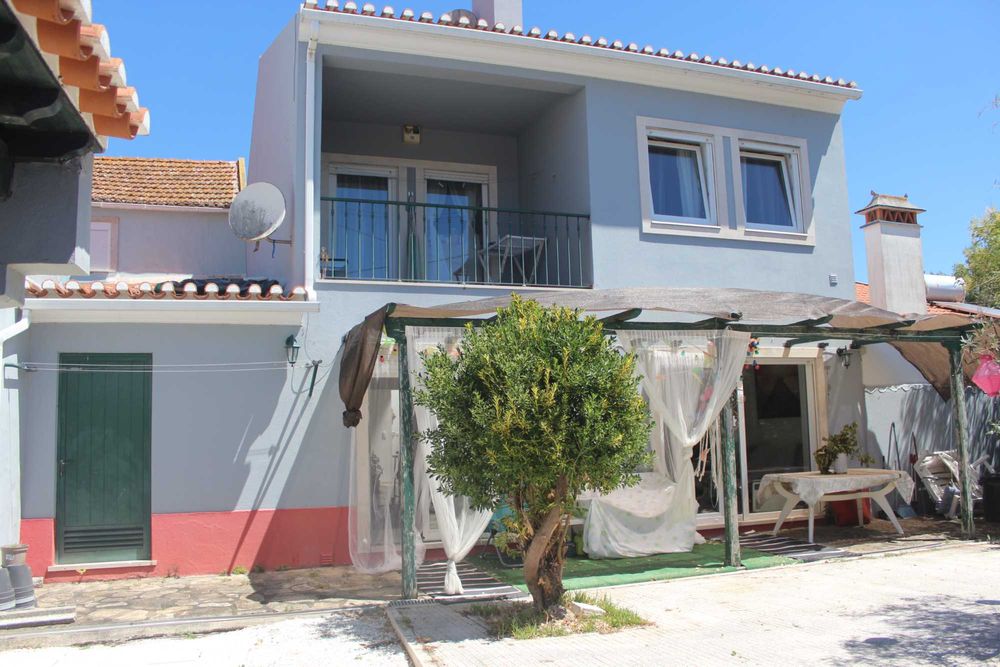 MORADIA T3+1 COM GARAGEM, Jardim E Churrasqueira | Carvoeira – Torres Vedras