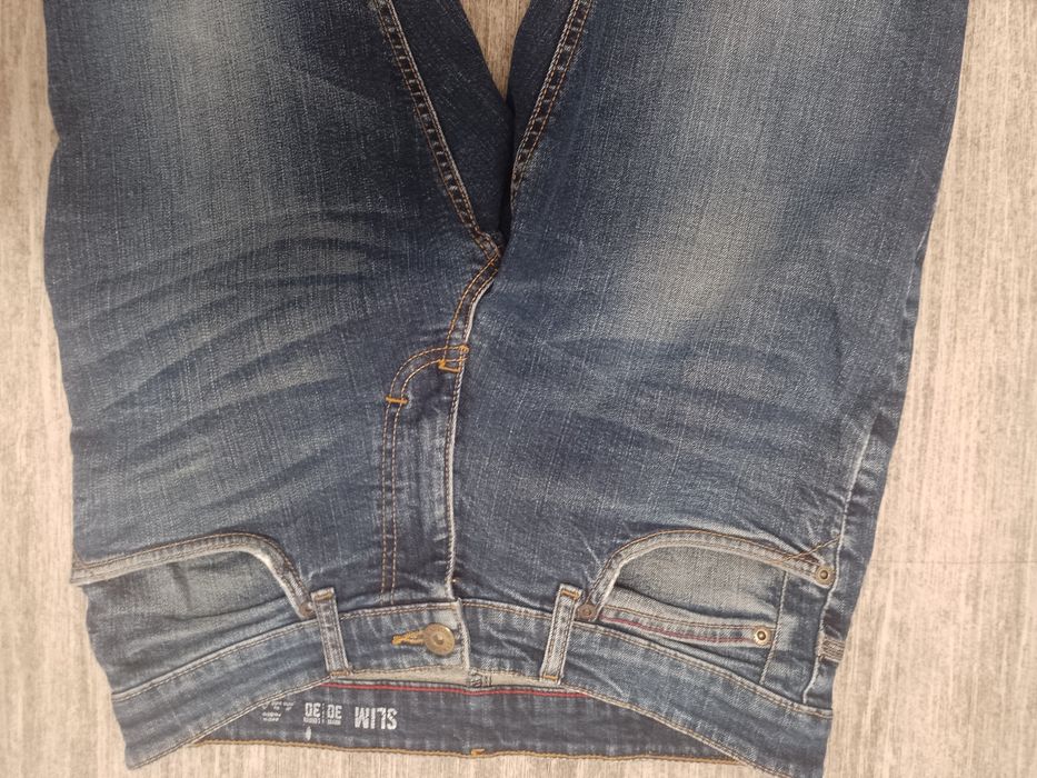Sprzedam damskie spodnie jeansowe rozmiar M.