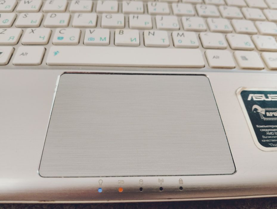 Ноутбук ASUS 1225B під ремонт або на запчастини (вмикається)