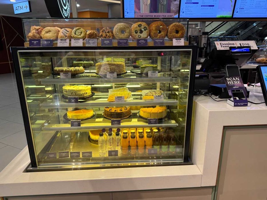 Холодильна вітрина,кондитерська вітрина,холодильник кондитерский,куб