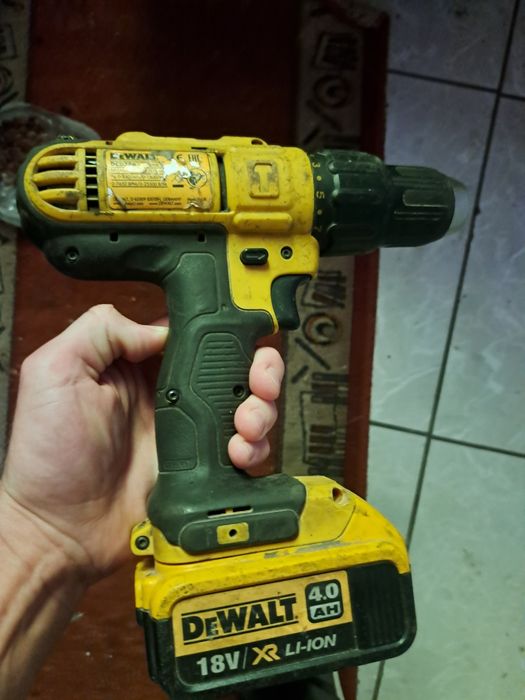 Wkrętarka dewalt z ladowarka stan bardzo dobry sprawne