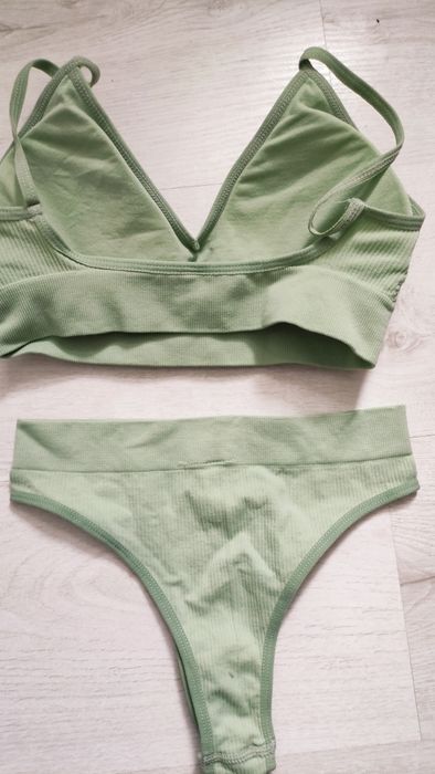 Komplet bielizny zielony nowy XS - M