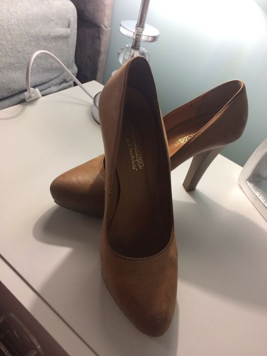 Szpilki camel roz 39