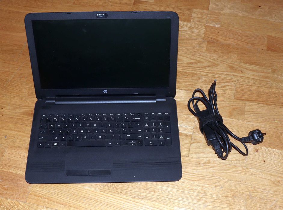 Laptop HP 250 G4 i3 4GB RAM Dysk SSD 128GB Win 10
