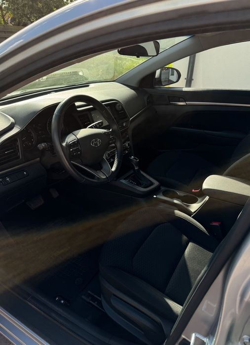 Автомобіль Hyundai Elantra 1.6 2019 рік