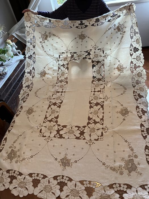 Toalha de mesa de Linho Bordado da Madeira + Guardanapos