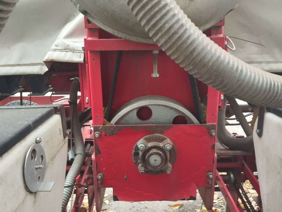 Сівалка пропашна BECKER KP 8, навісна, пневматична, анкерна, 2010 р.в.