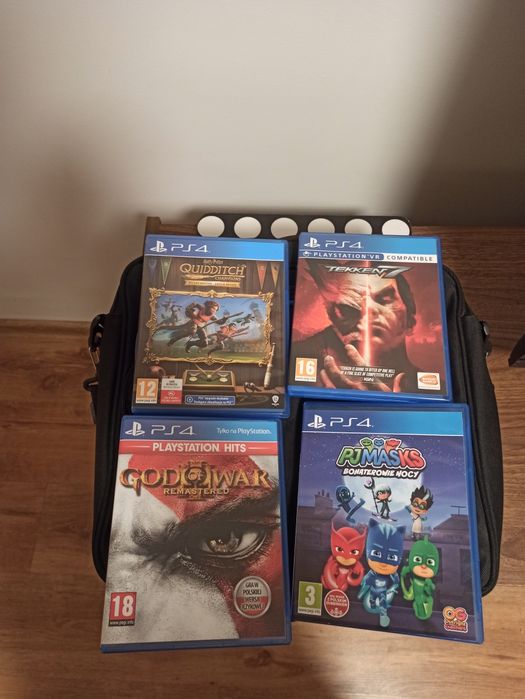 Konsola PS4 Pro 1TB + pady + gry