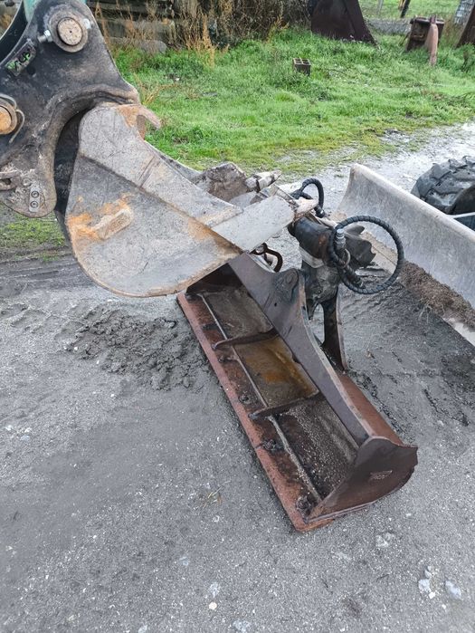 Mini giratória kobelco 3t