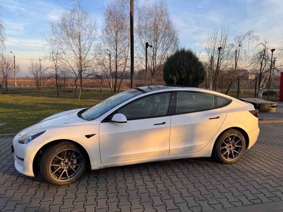 Tesla model 3 2023р