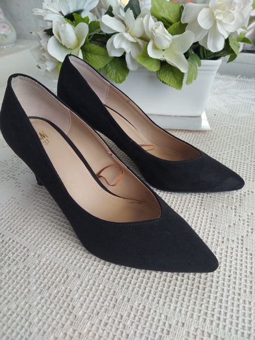 Sapatos de Salto Agulha em Camurça Preta Elegante - H & M - Tamanho 37