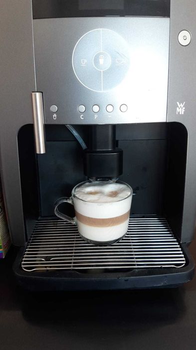 Ekspres z młynkiem i spieniaczem WMF 450 do naprawy lub na części