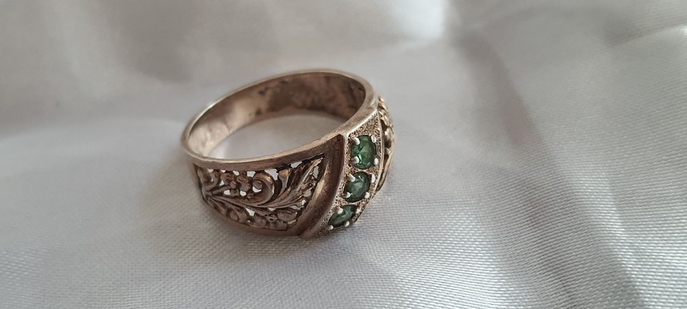 Зелёный гранат , украшения.