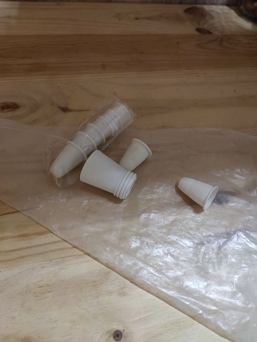 2 formas e saco de pasteleiro
