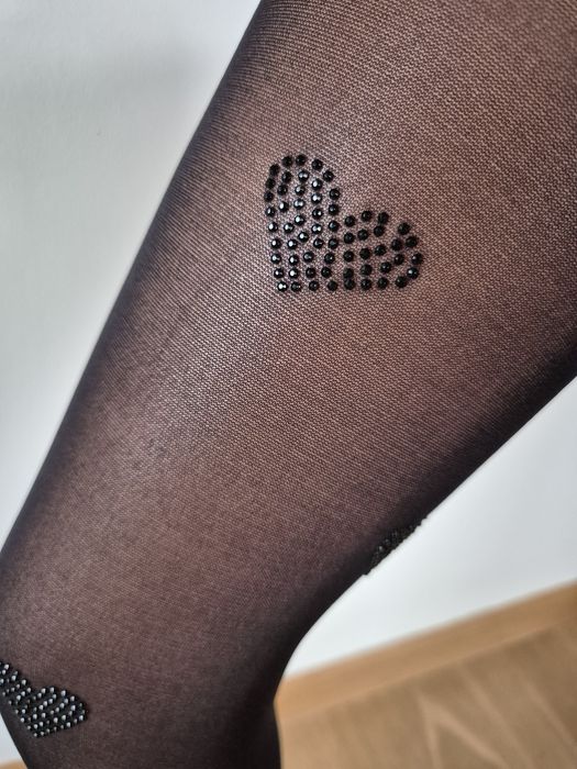 Rajstopy Calzedonia Tezenis s/m czarne w serduszka kryształki 20 den
