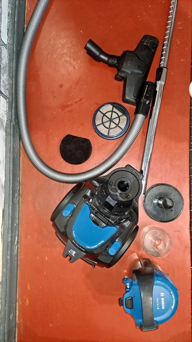 Пилесос Bosch 700w