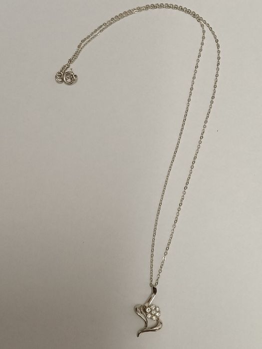 Fio de prata feminino muito bonito