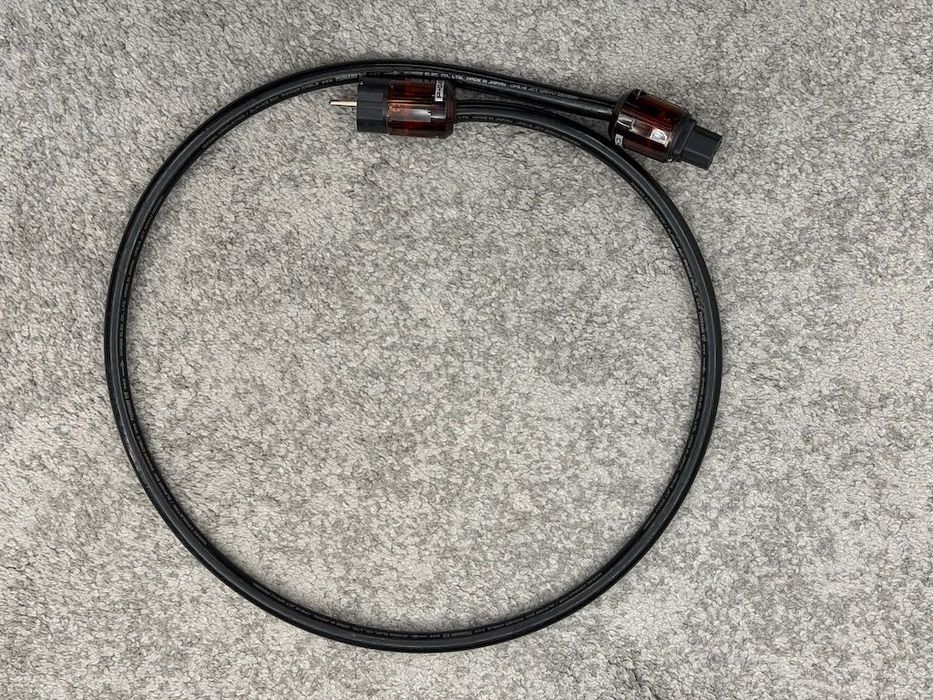 Oyaide TUNAMI V2 - Przewód zasilający 1.5m wtyki P-046e/C-046