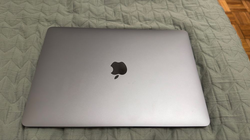 Macbook pro 13” 2020 500gb intel i5