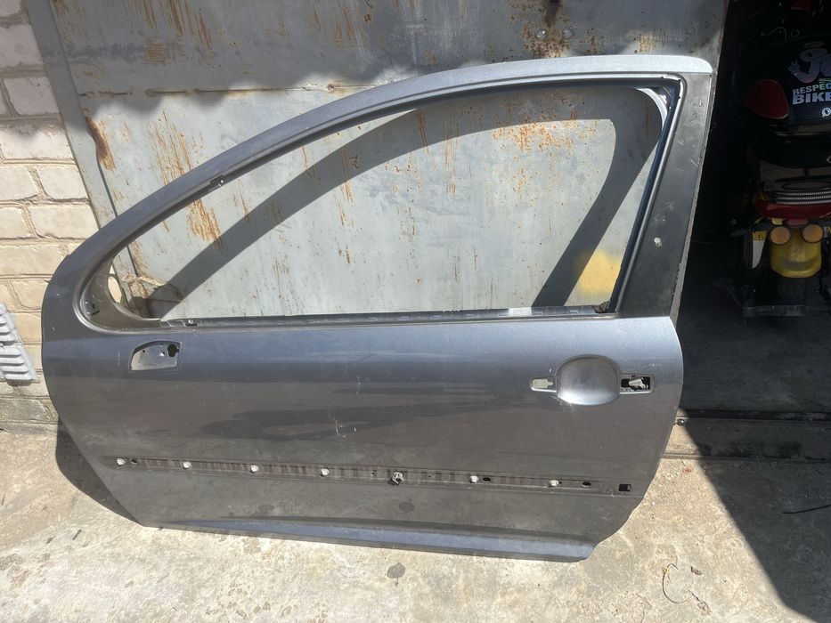 Дверь левая пежо 207.трех дверная