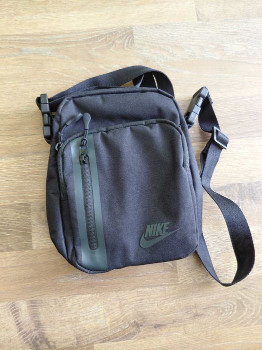 Nike heritage crossbody